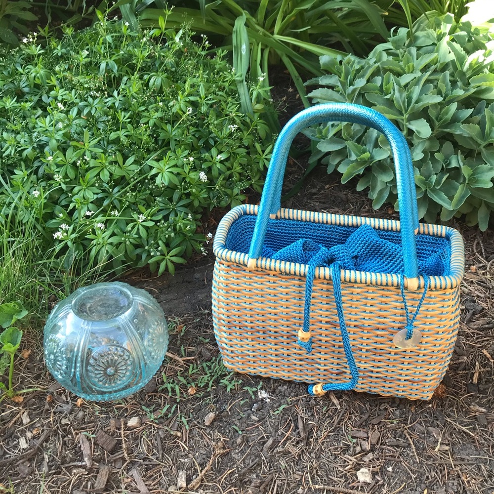 Rattan bucket tote